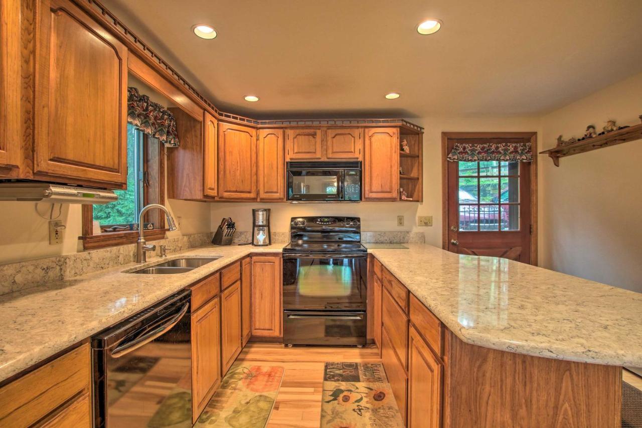 West Brookfield Waterfront New England House On Wickaboag Lake! מראה חיצוני תמונה
